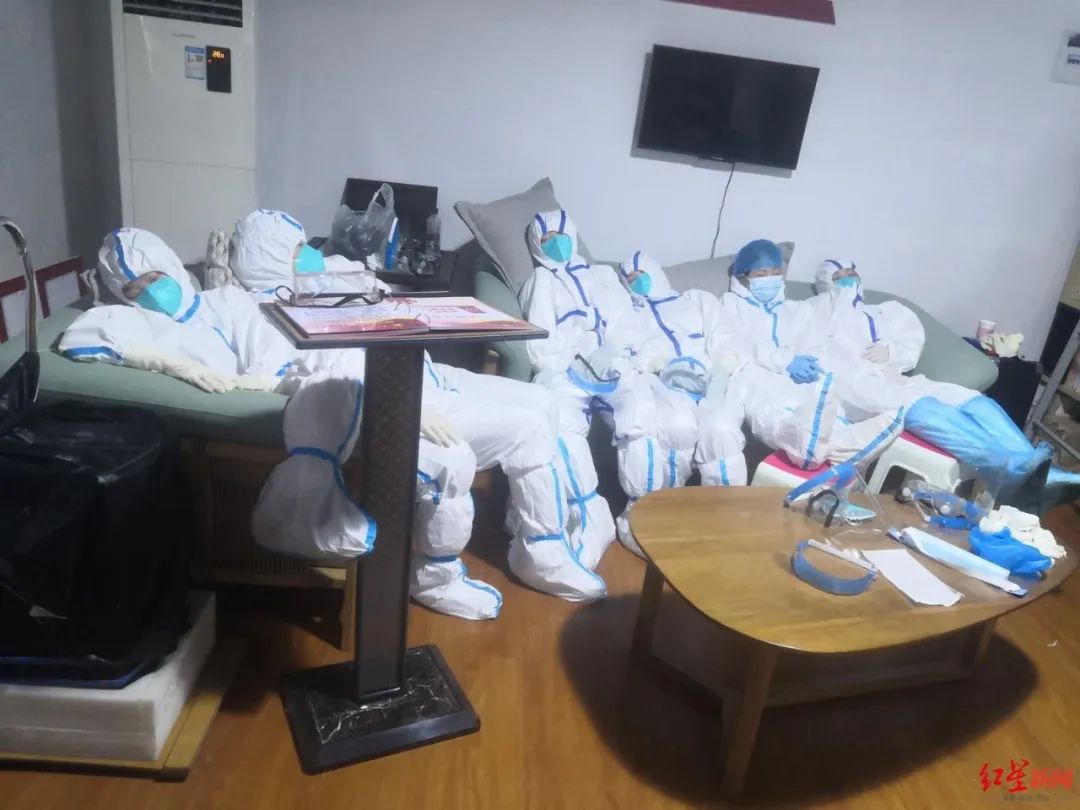 14万检验人承包了14亿人的核酸检测！这1:10000的惊人比例，令人心酸